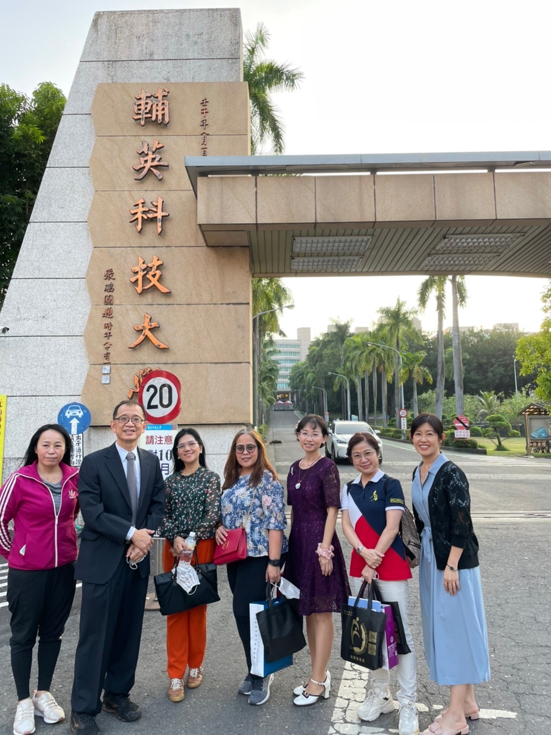 菲律賓觀光部台灣分處 海瑟處長帶隊蒞校參訪